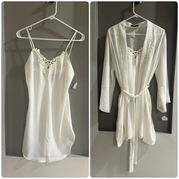 Vintage Other - Vintage Intime of California Elegant Lace Trim Slip Dress and Robe Set.
